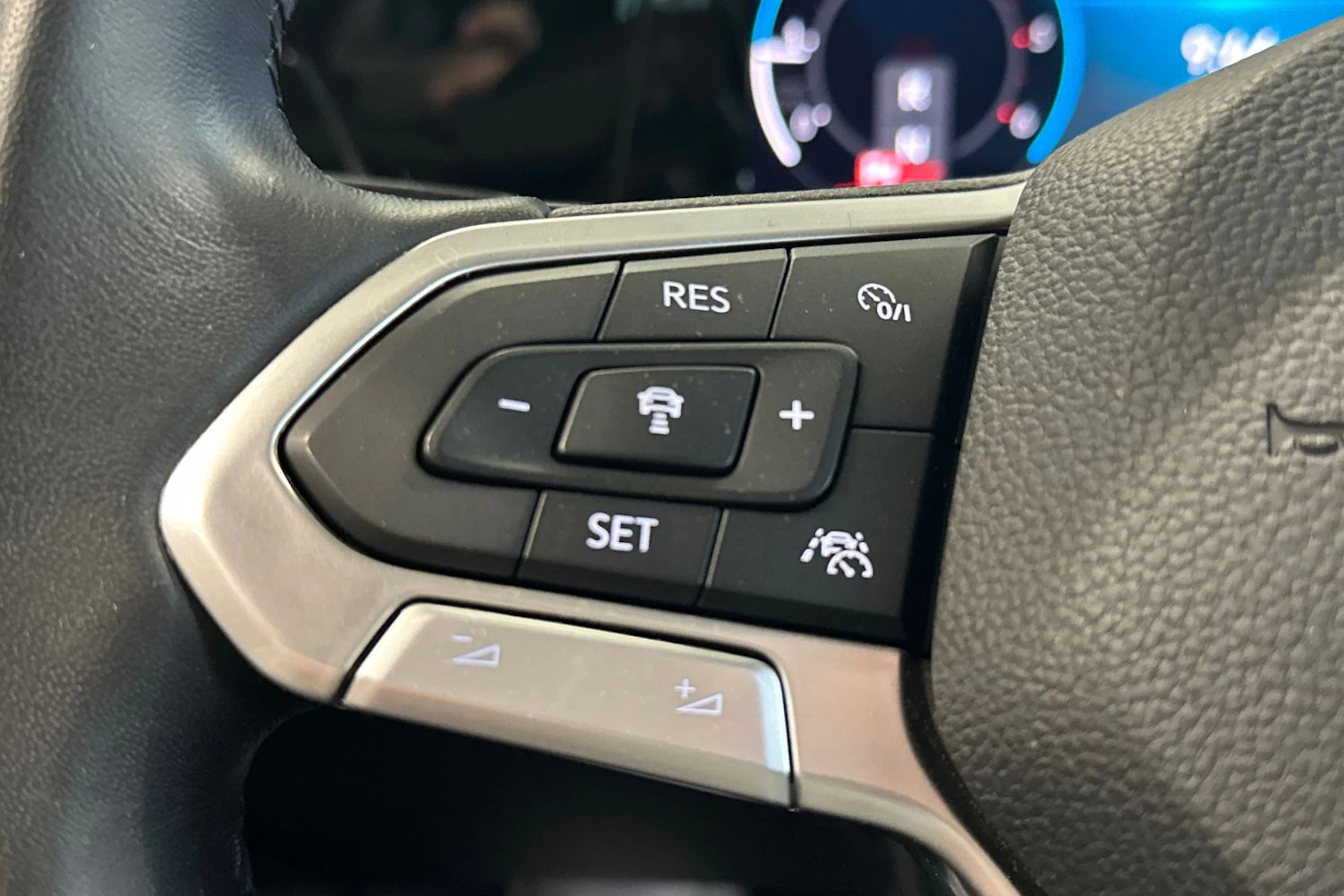 punainen Volkswagen Golf 2021 kuva 26.