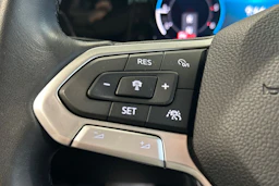 punainen Volkswagen Golf 2021 kuva 26.
