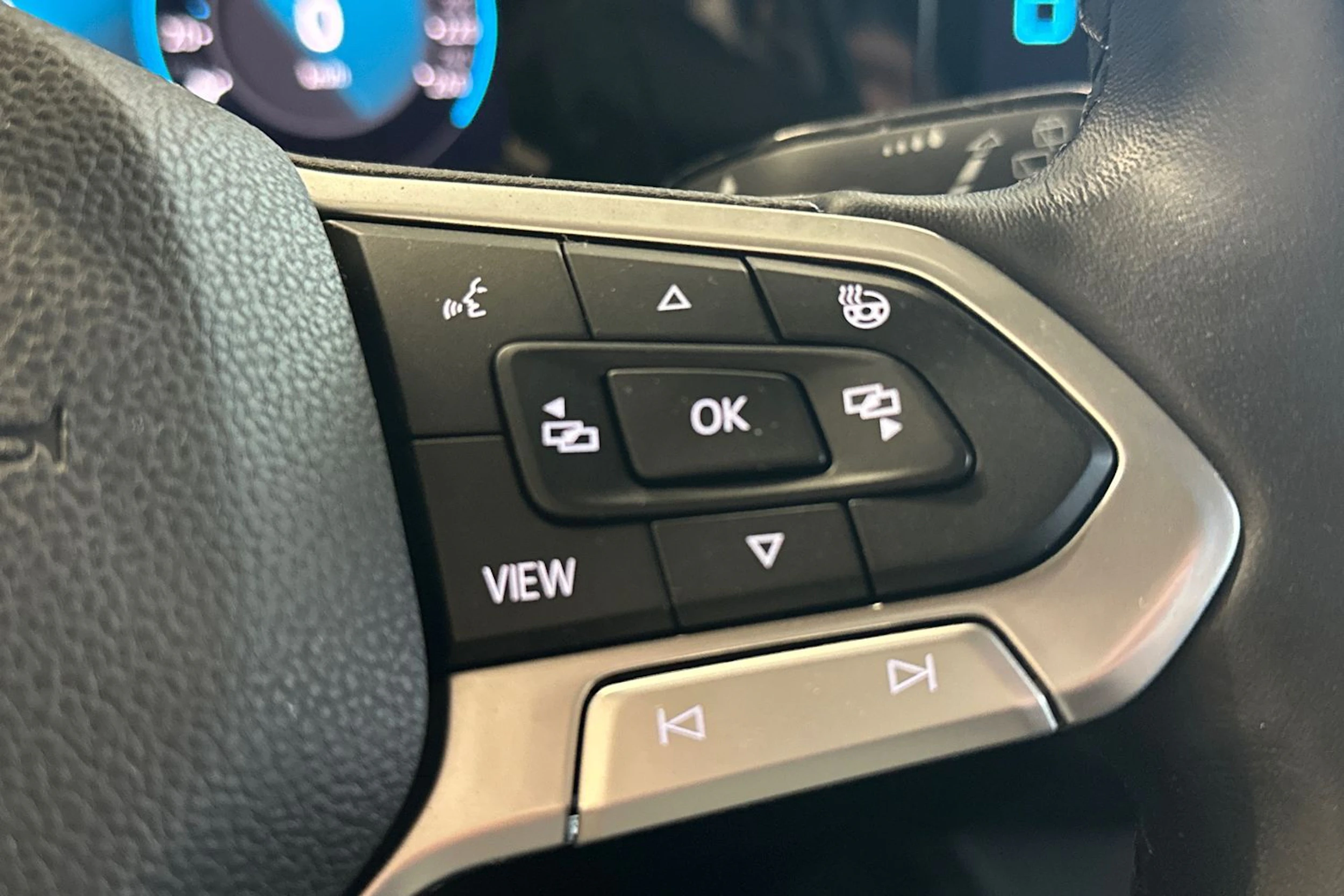 punainen Volkswagen Golf 2021 kuva 27.
