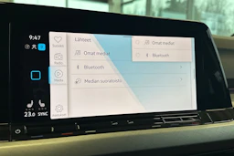 punainen Volkswagen Golf 2021 kuva 32.
