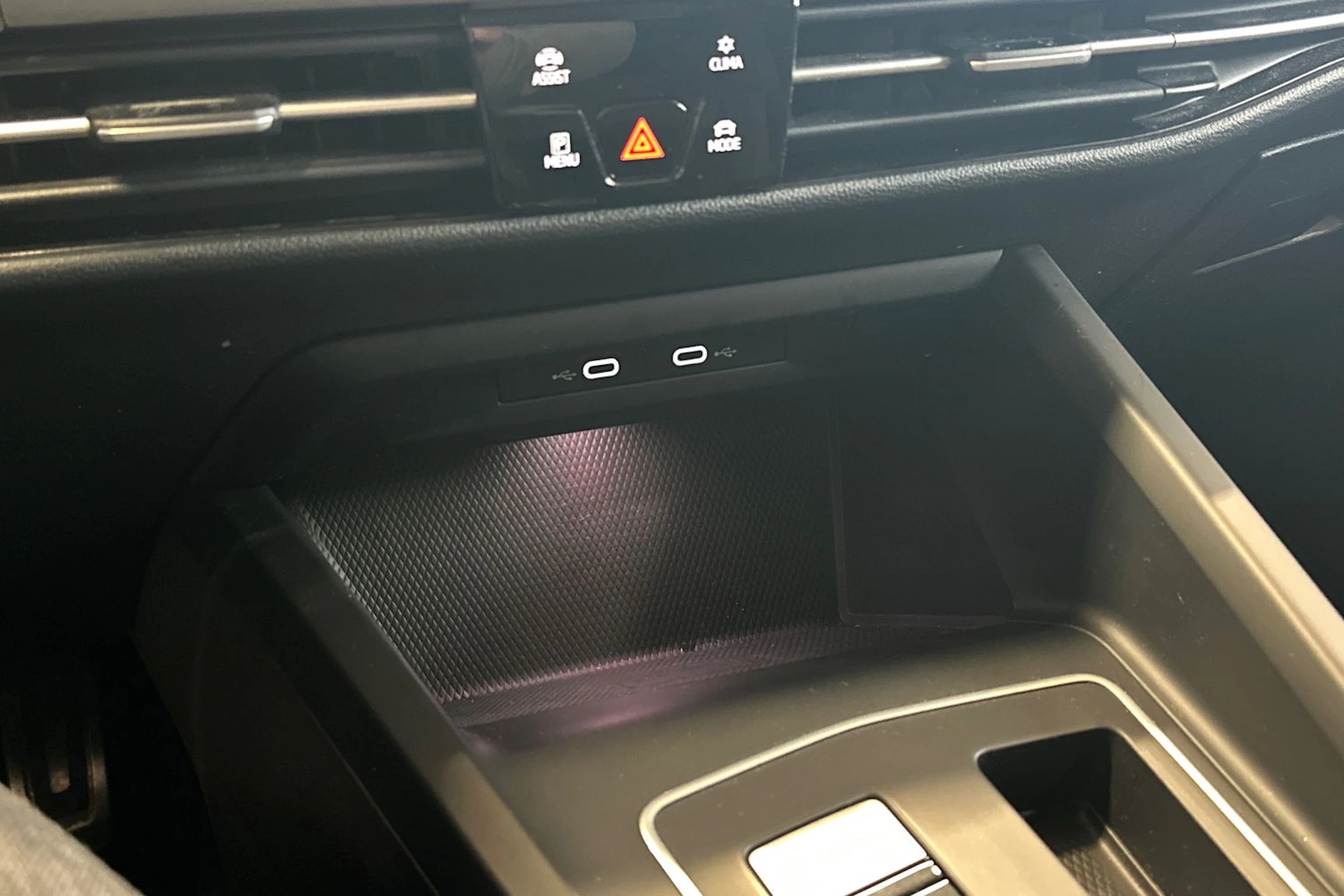 punainen Volkswagen Golf 2021 kuva 36.