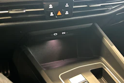 punainen Volkswagen Golf 2021 kuva 36.
