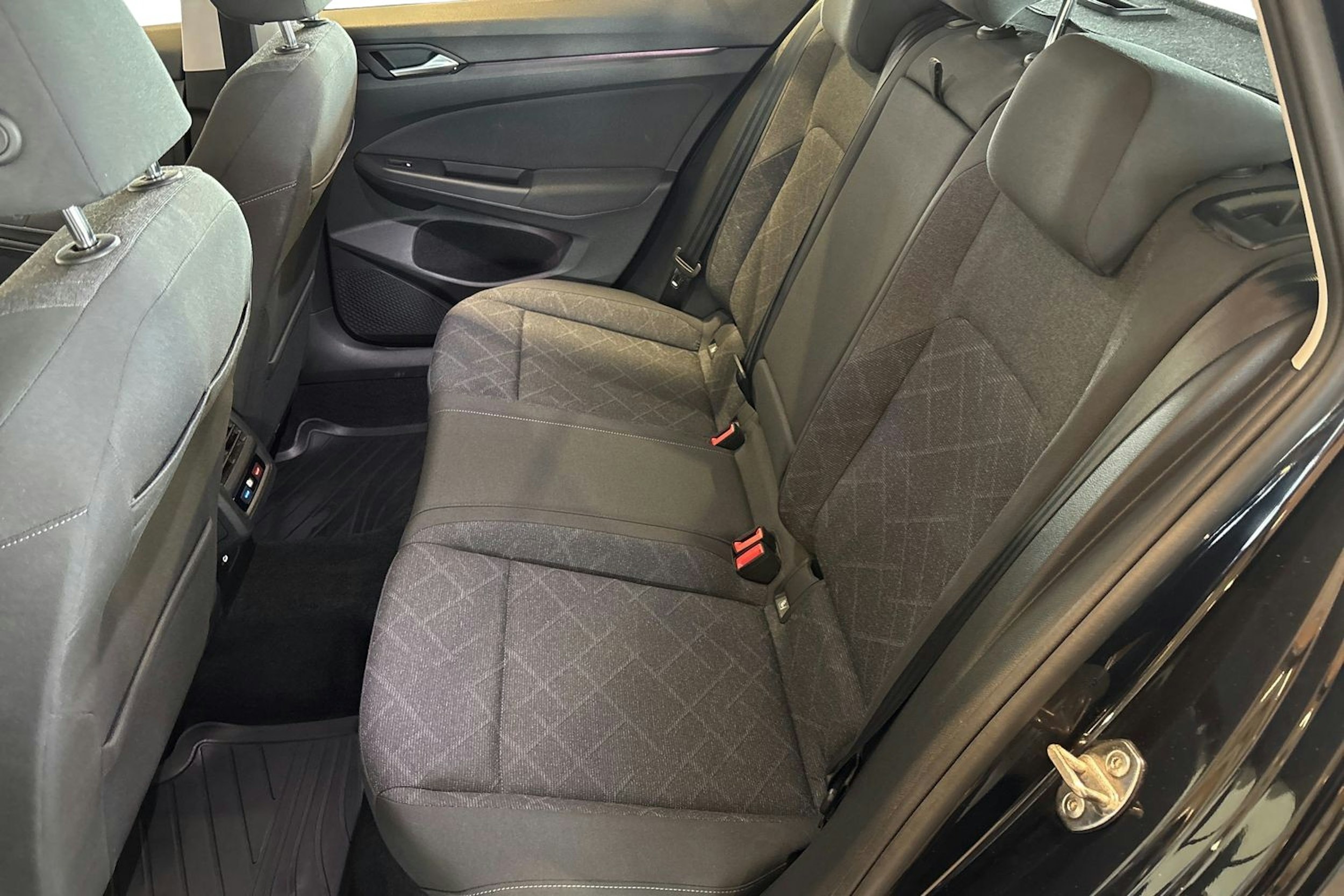 musta Volkswagen GOLF 2021 kuva 10.