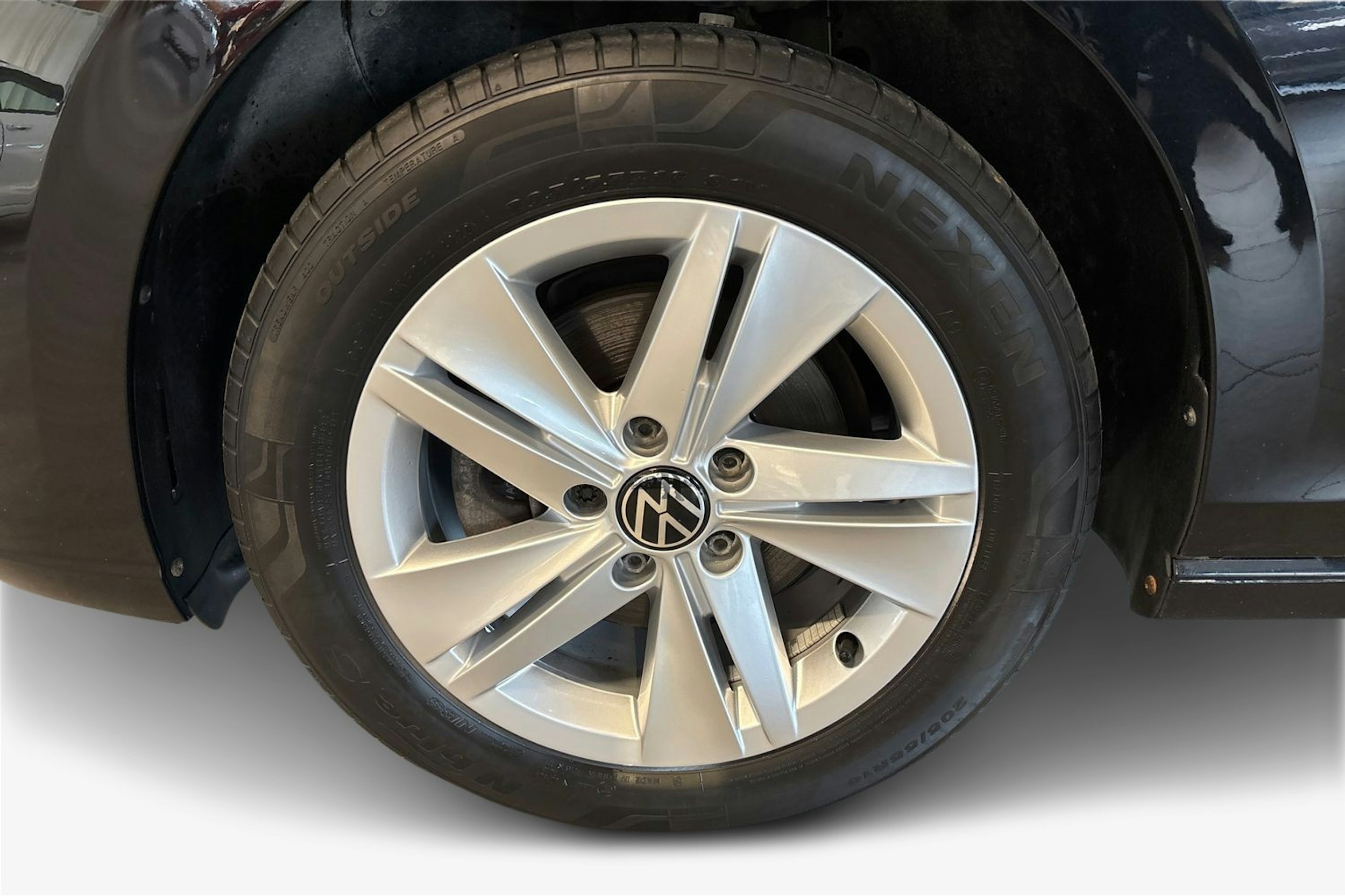 musta Volkswagen GOLF 2021 kuva 11.