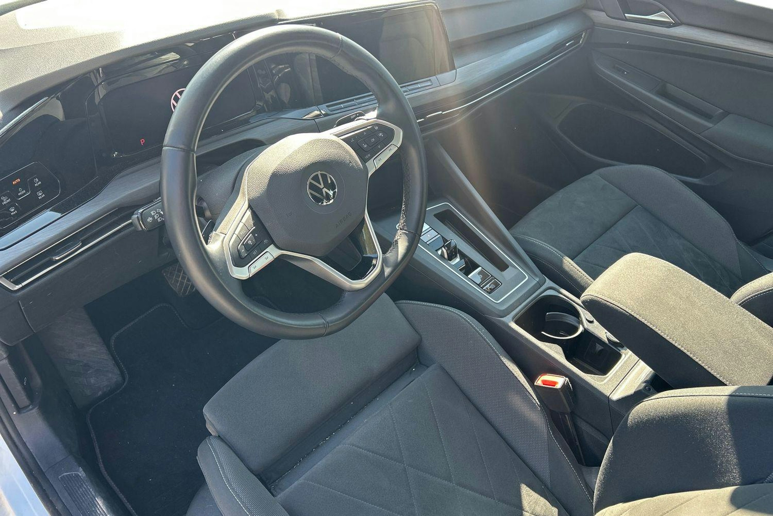 Valkoinen Volkswagen GOLF 2021 kuva 3.