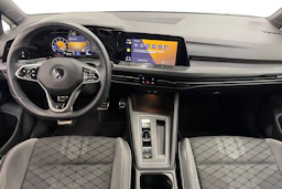 musta Volkswagen Golf 2021 kuva 7.