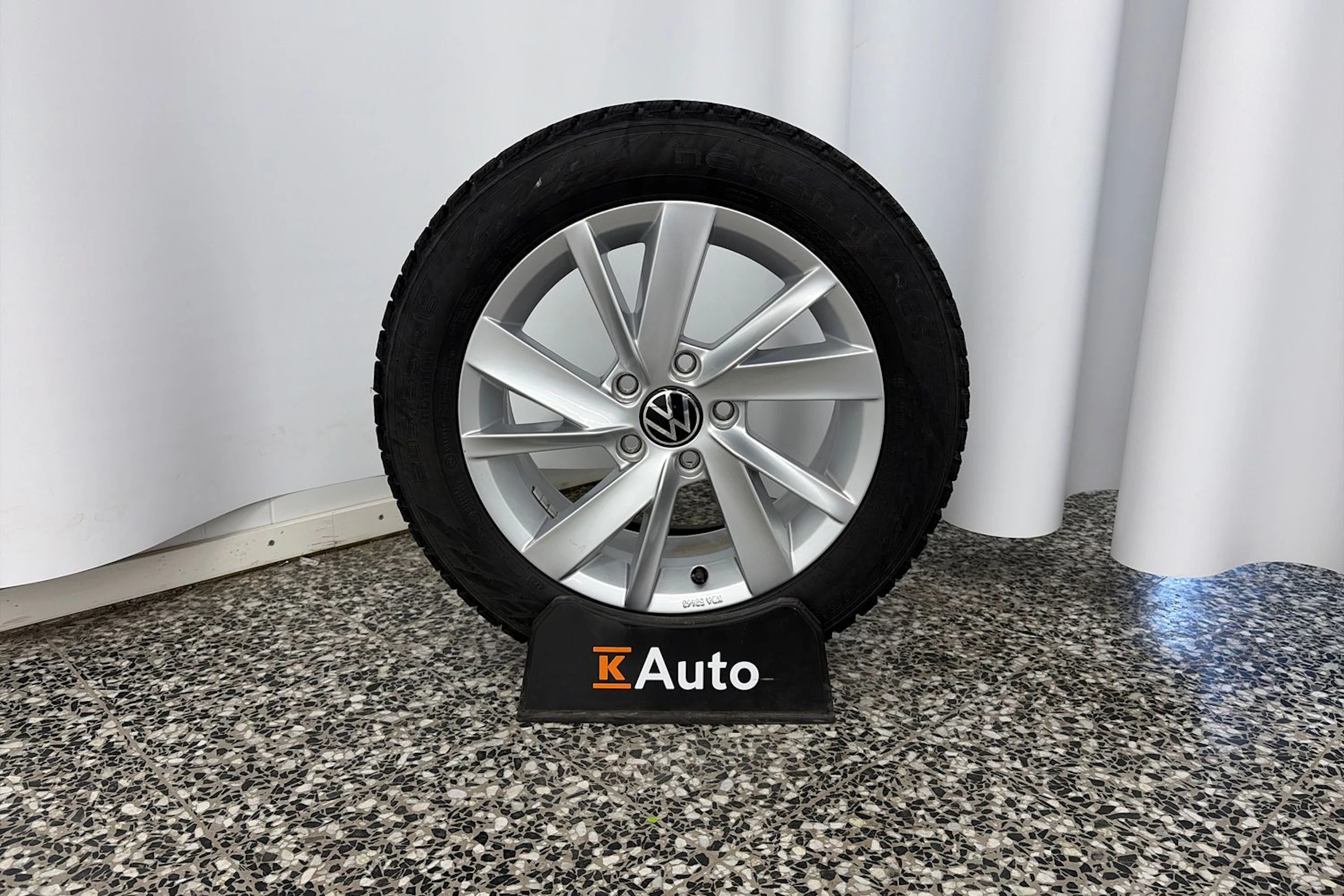 musta Volkswagen Golf 2021 kuva 11.