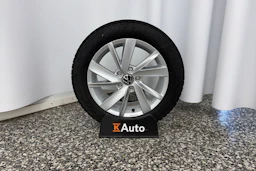 musta Volkswagen Golf 2021 kuva 11.