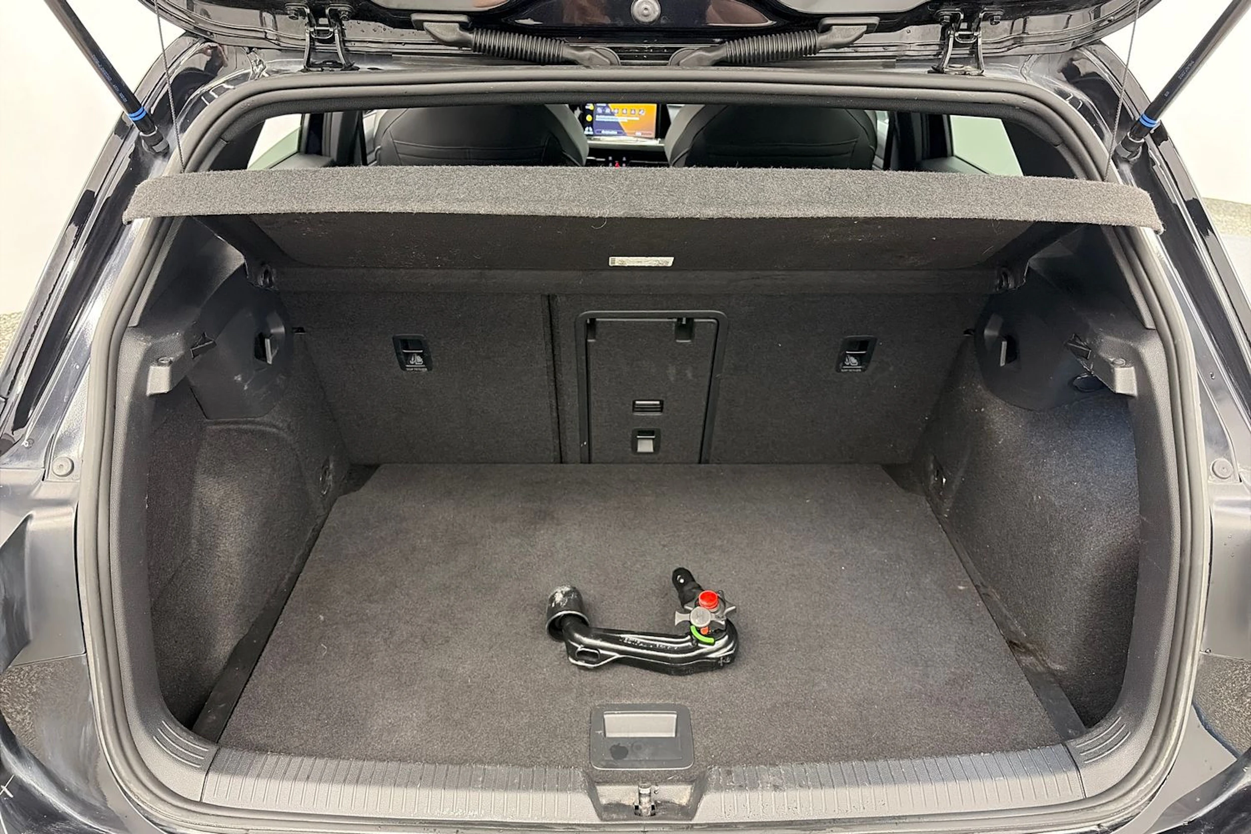 musta Volkswagen Golf 2021 kuva 12.
