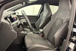 musta Volkswagen Golf 2021 kuva 13.