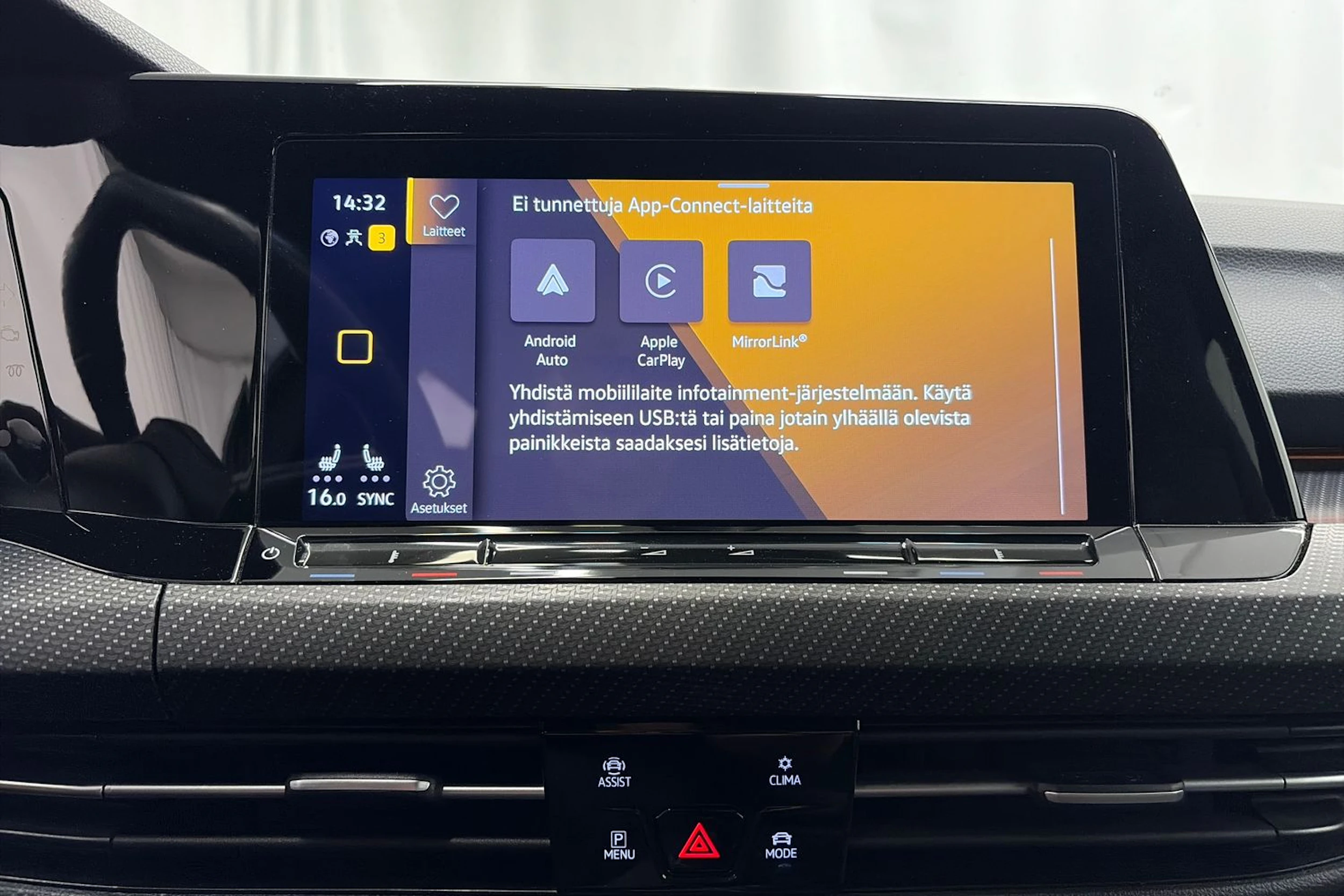 musta Volkswagen Golf 2021 kuva 18.