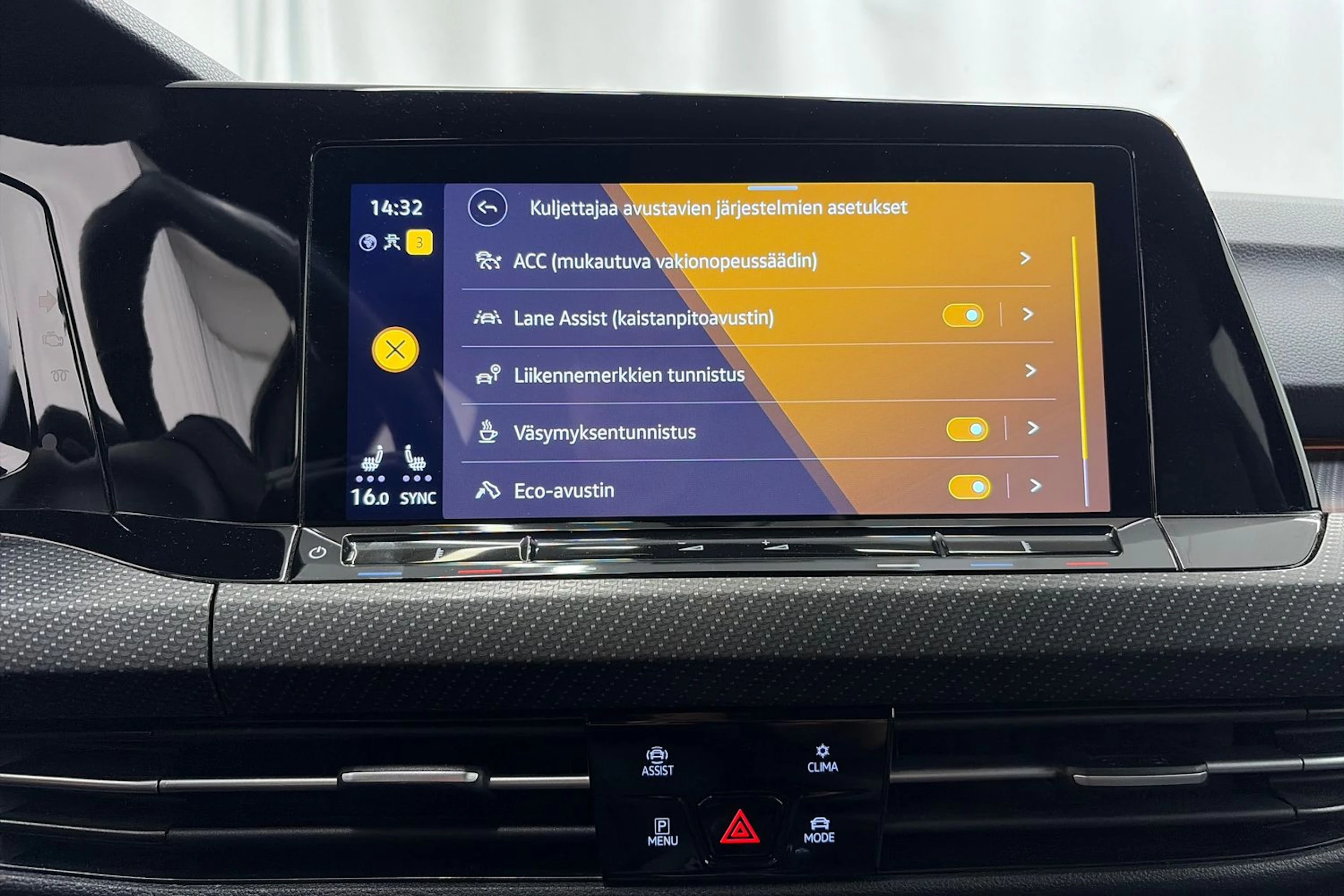 musta Volkswagen Golf 2021 kuva 19.