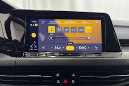 musta Volkswagen Golf 2021 kuva 23.