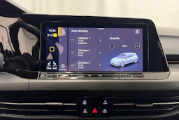 musta Volkswagen Golf 2021 kuva 24.