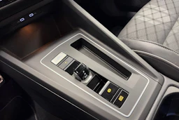 musta Volkswagen Golf 2021 kuva 25.