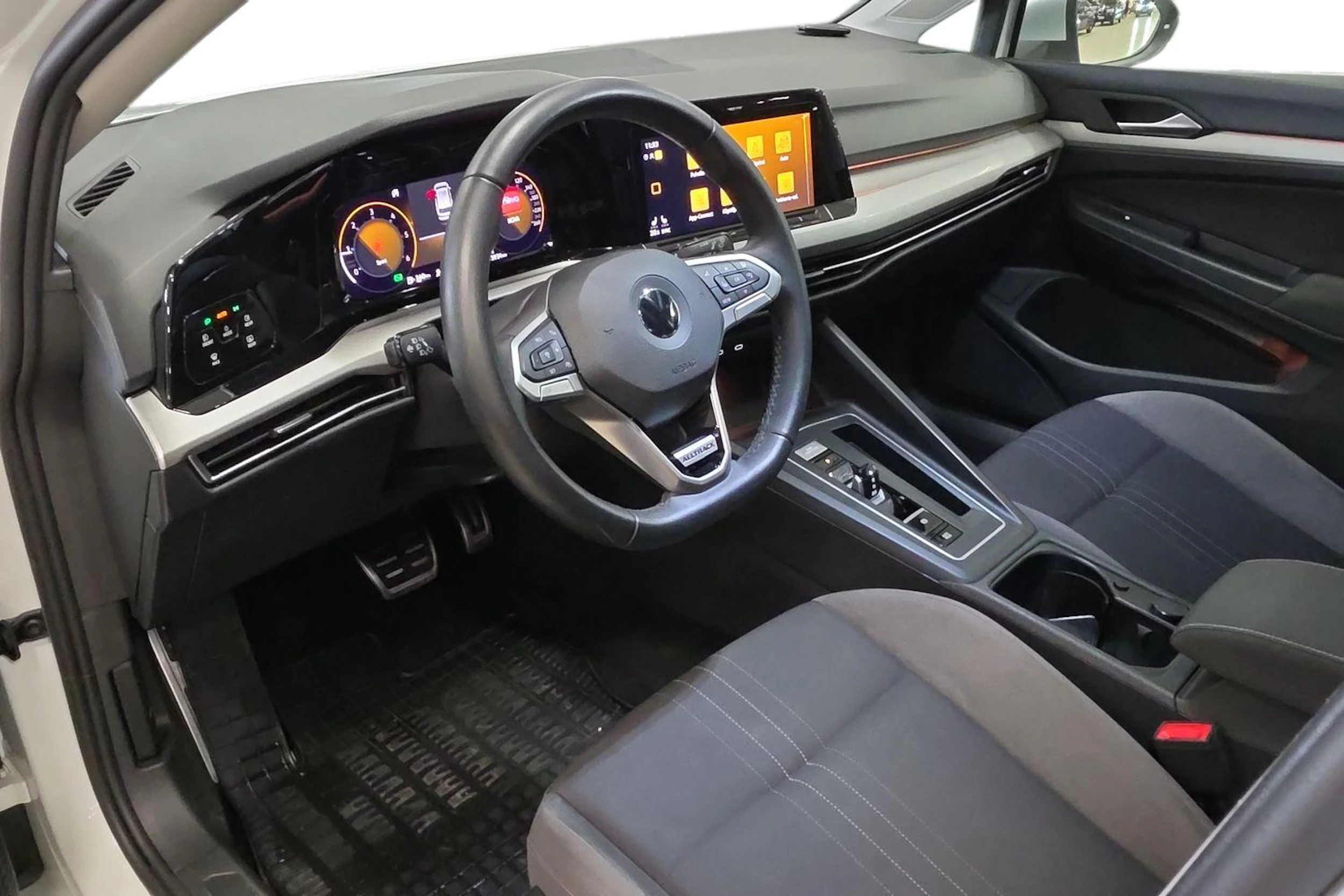 Valkoinen Volkswagen GOLF 2021 kuva 6.