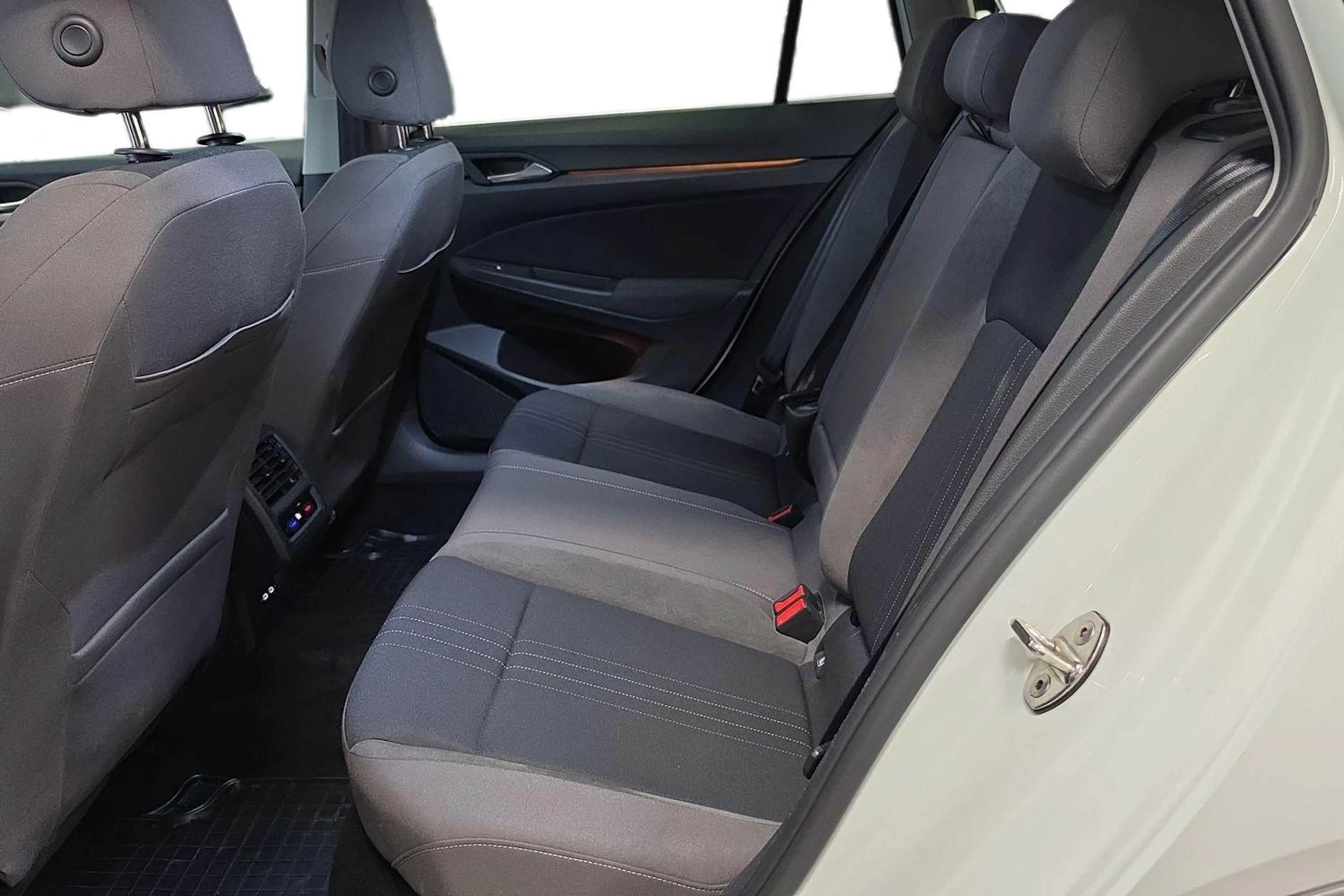 Valkoinen Volkswagen GOLF 2021 kuva 8.
