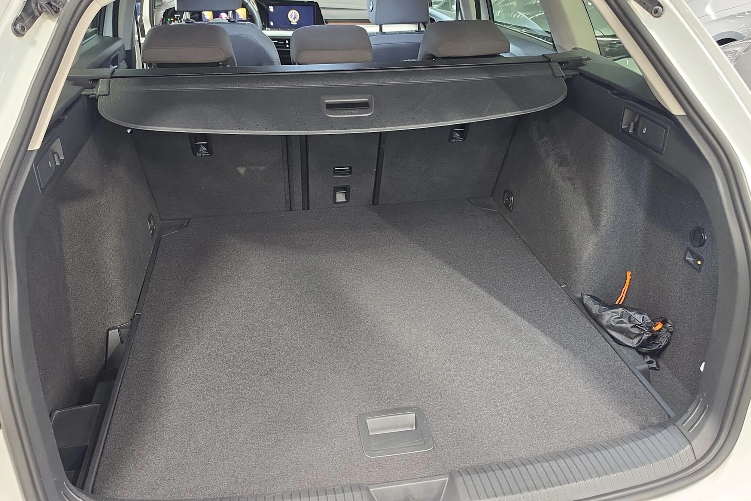 Valkoinen Volkswagen GOLF 2021 kuva 23.