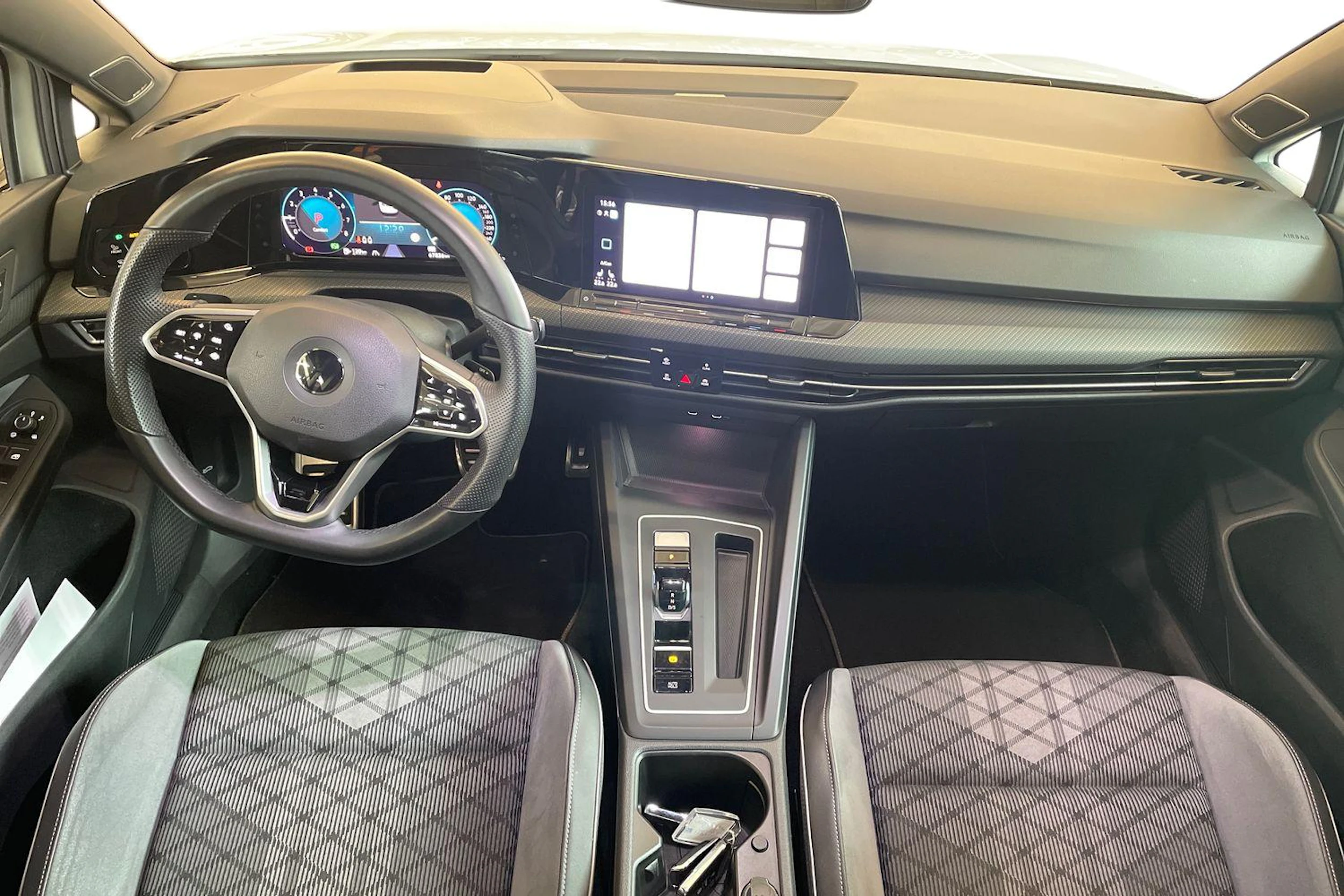 Valkoinen Volkswagen GOLF 2021 kuva 9.