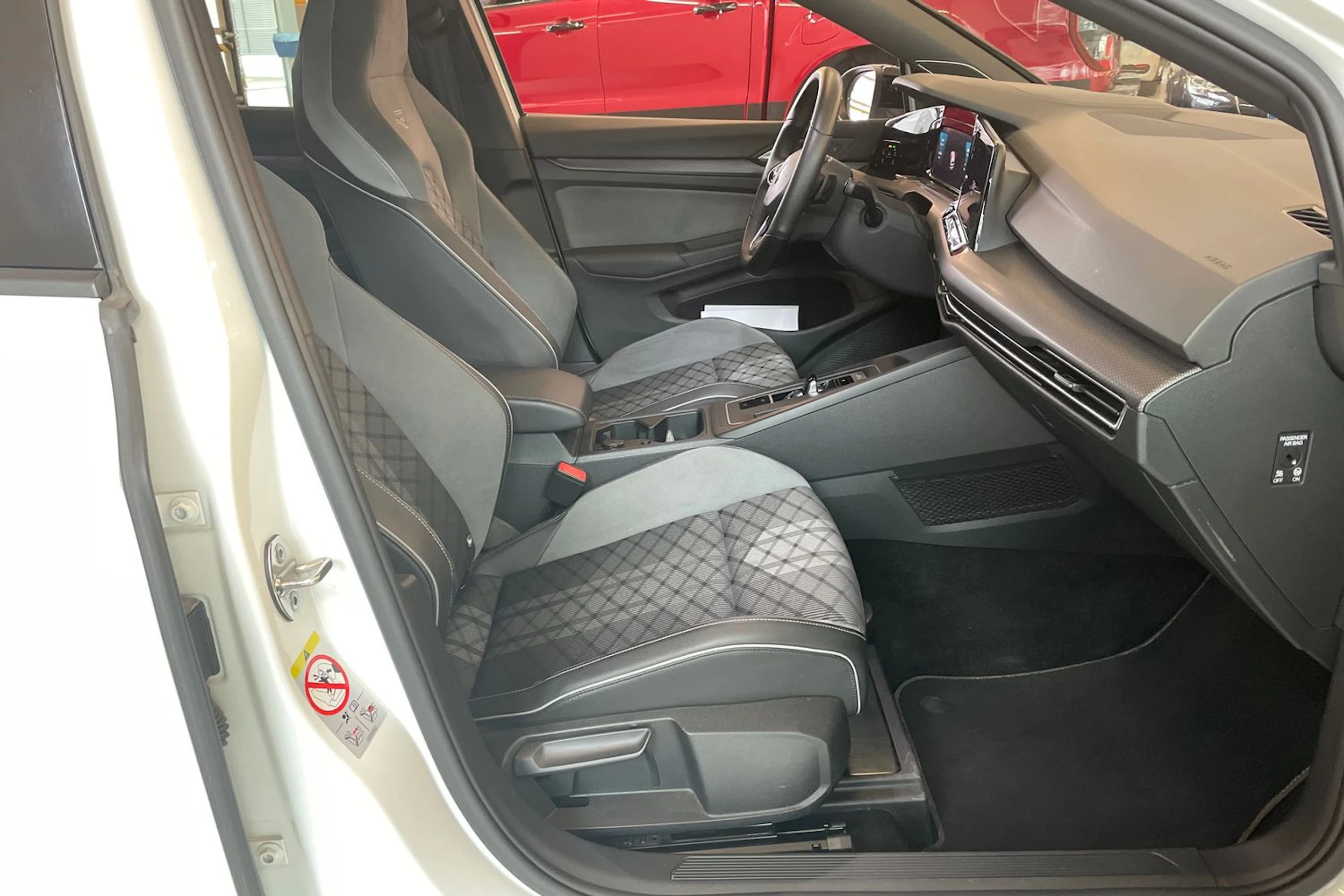 Valkoinen Volkswagen GOLF 2021 kuva 25.