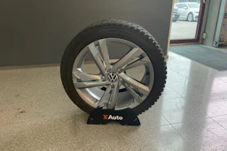 Valkoinen Volkswagen GOLF 2021 kuva 27.