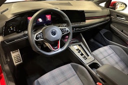 punainen Volkswagen Golf 2021 kuva 7.