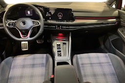 punainen Volkswagen Golf 2021 kuva 9.