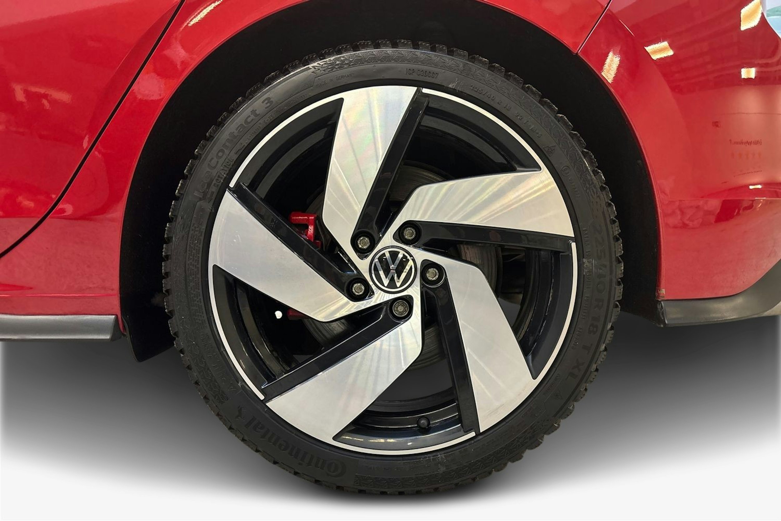 punainen Volkswagen Golf 2021 kuva 11.