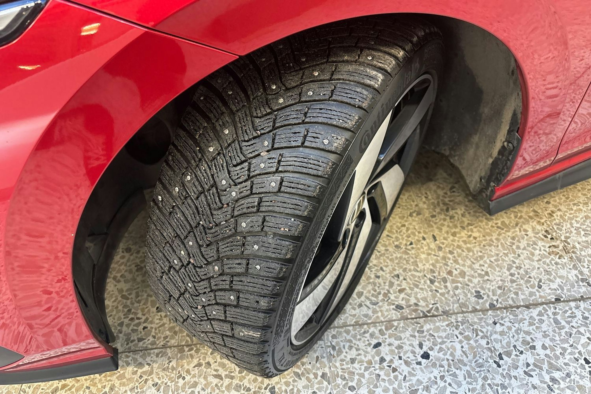 punainen Volkswagen Golf 2021 kuva 13.