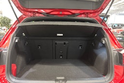 punainen Volkswagen Golf 2021 kuva 14.