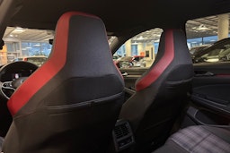 punainen Volkswagen Golf 2021 kuva 15.