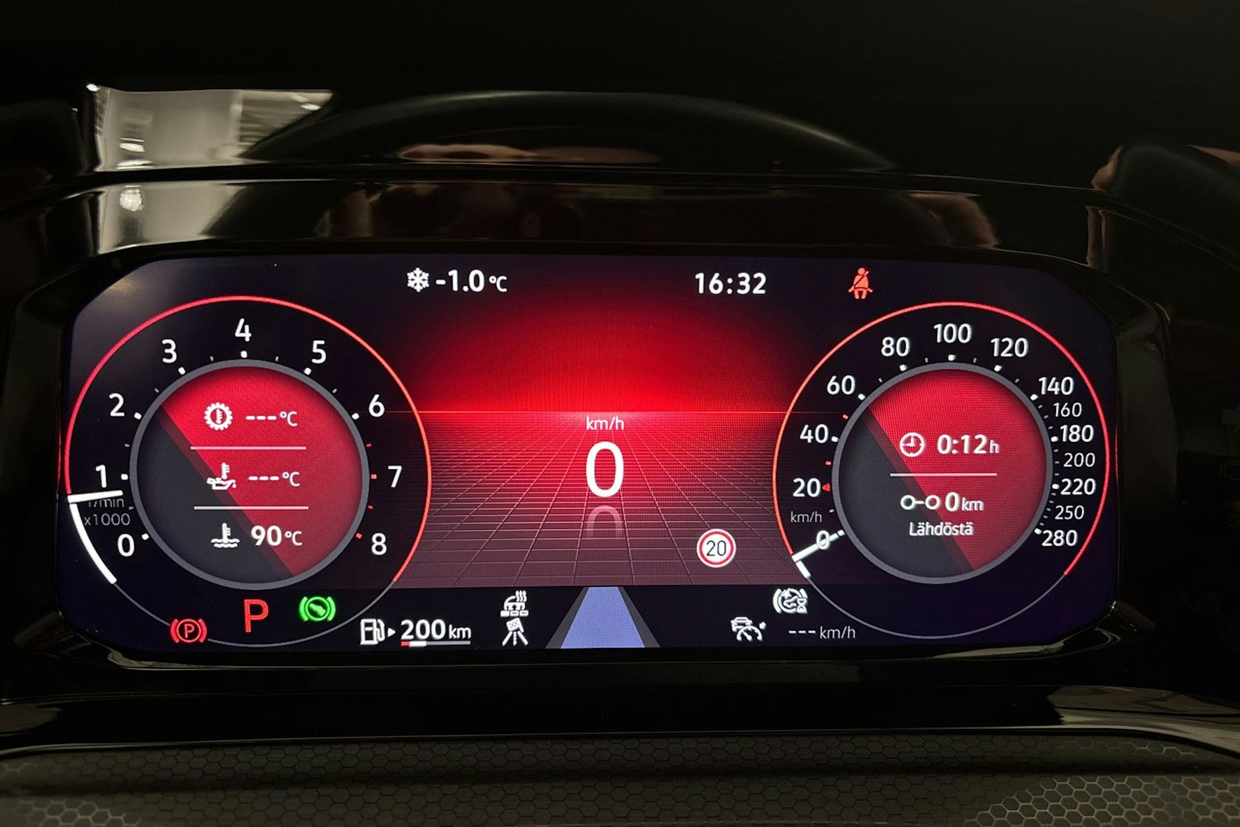 punainen Volkswagen Golf 2021 kuva 18.