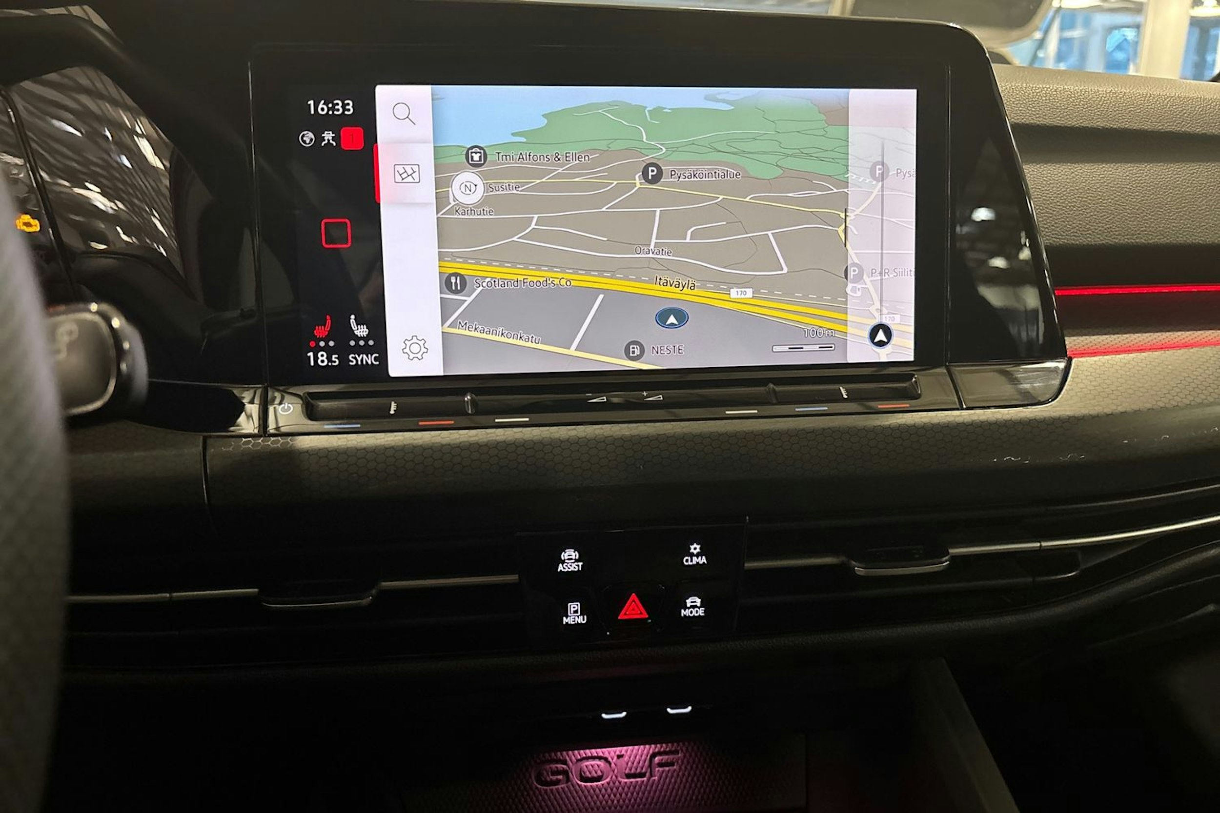 punainen Volkswagen Golf 2021 kuva 19.