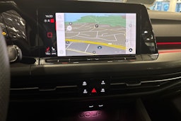 punainen Volkswagen Golf 2021 kuva 19.