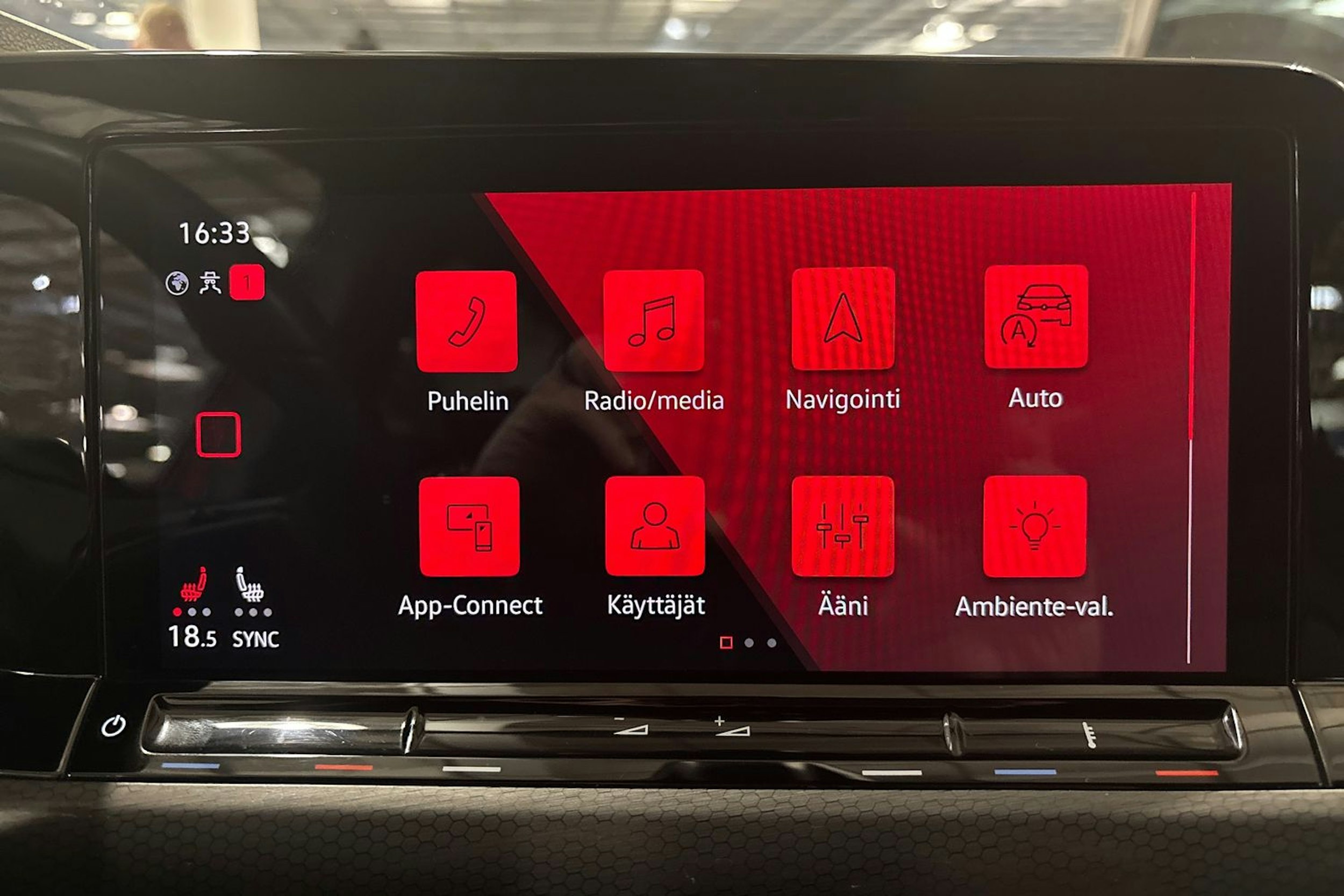 punainen Volkswagen Golf 2021 kuva 21.