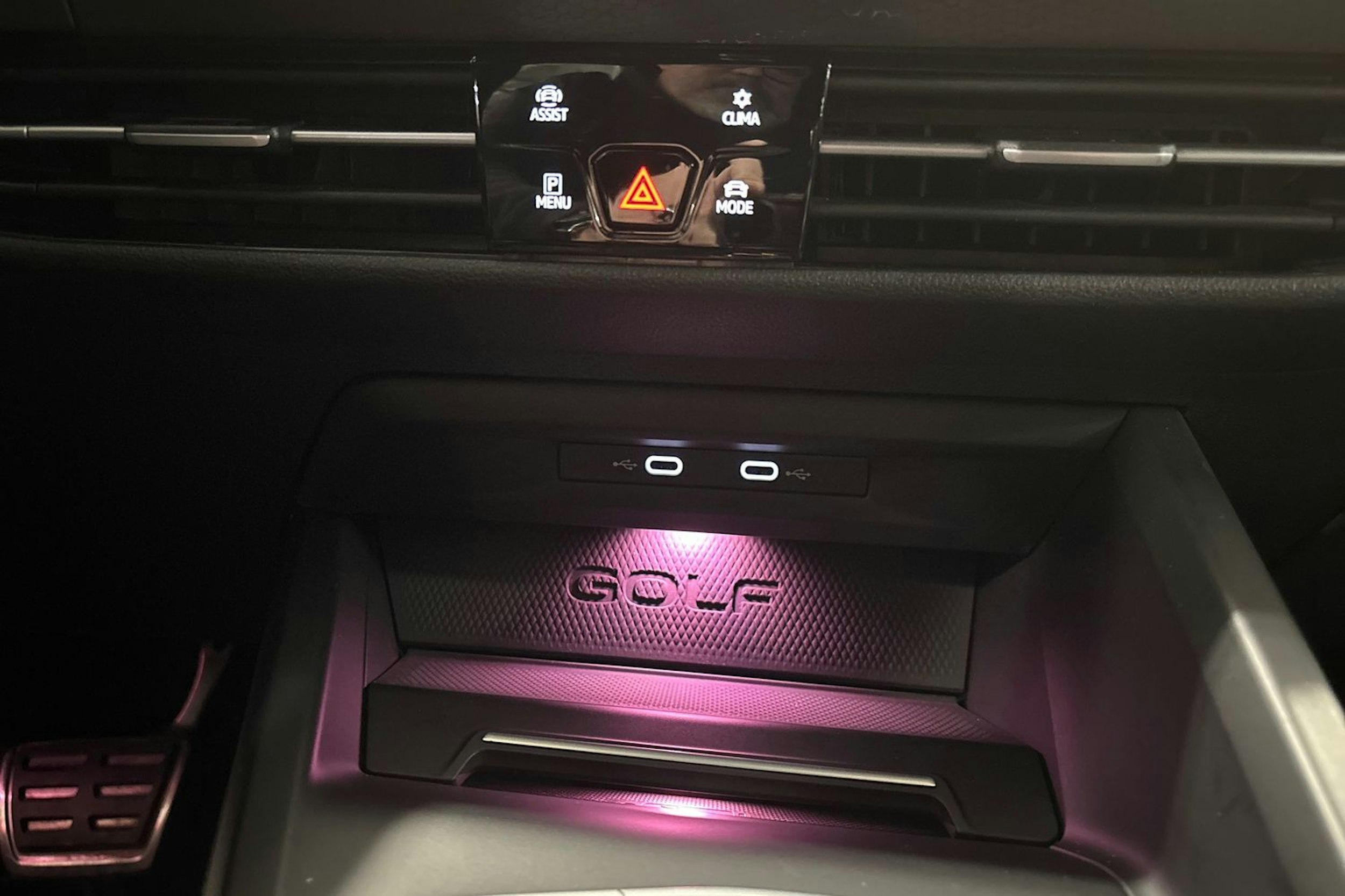 punainen Volkswagen Golf 2021 kuva 22.