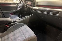 punainen Volkswagen Golf 2021 kuva 25.