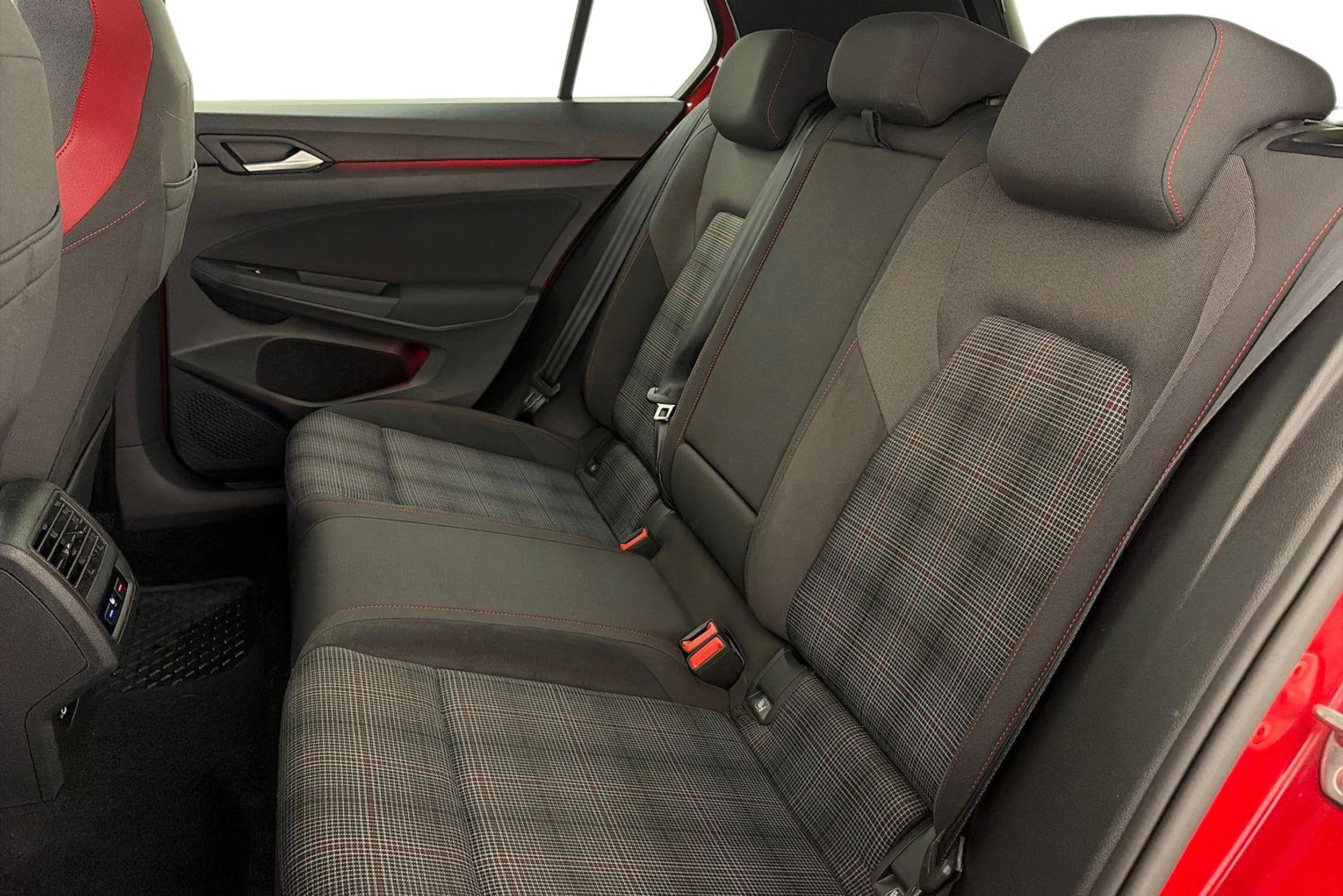 punainen Volkswagen Golf 2021 kuva 8.