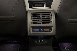 punainen Volkswagen Golf 2021 kuva 9.