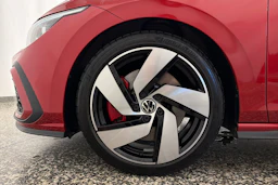 punainen Volkswagen Golf 2021 kuva 10.