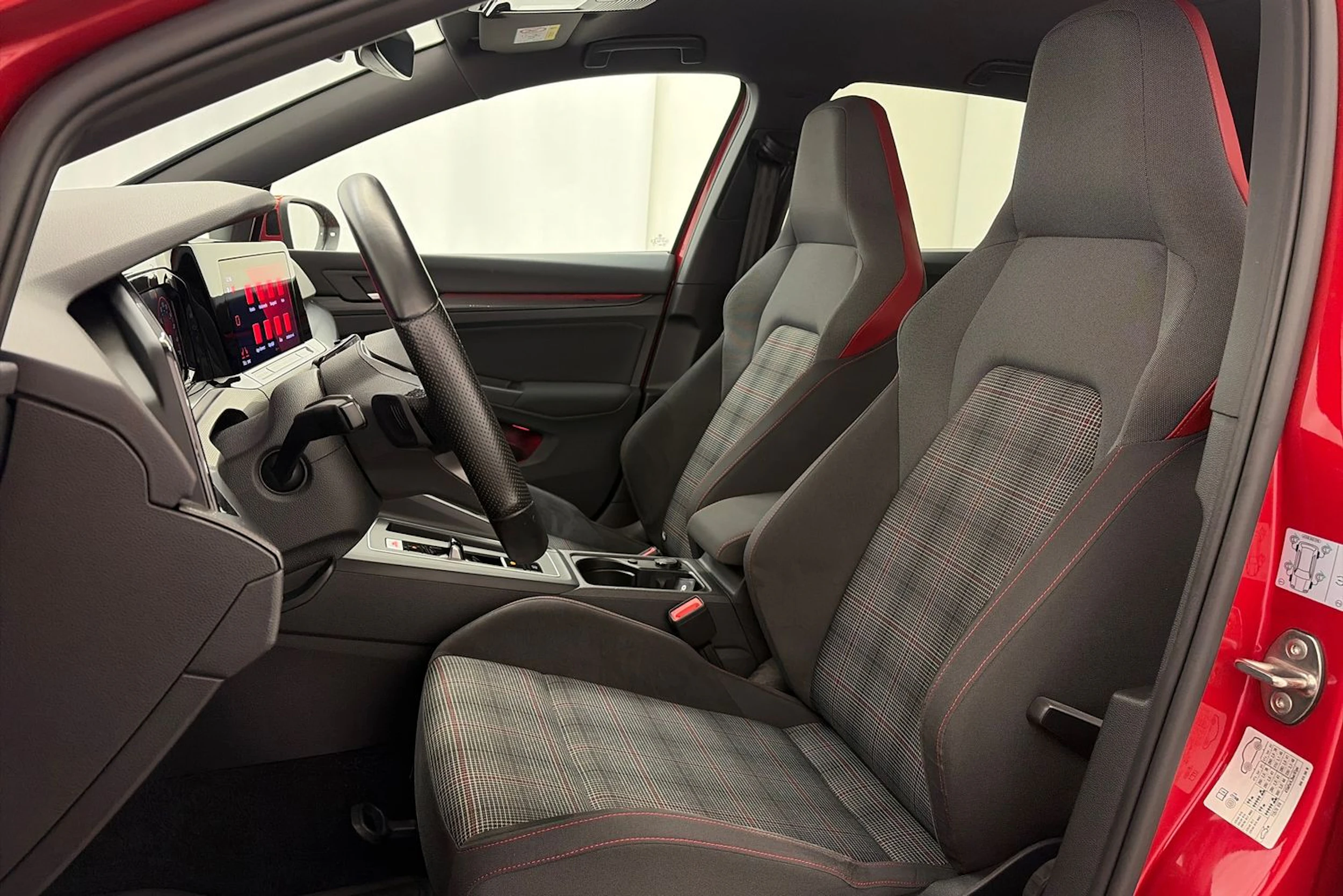 punainen Volkswagen Golf 2021 kuva 12.