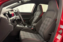 punainen Volkswagen Golf 2021 kuva 12.
