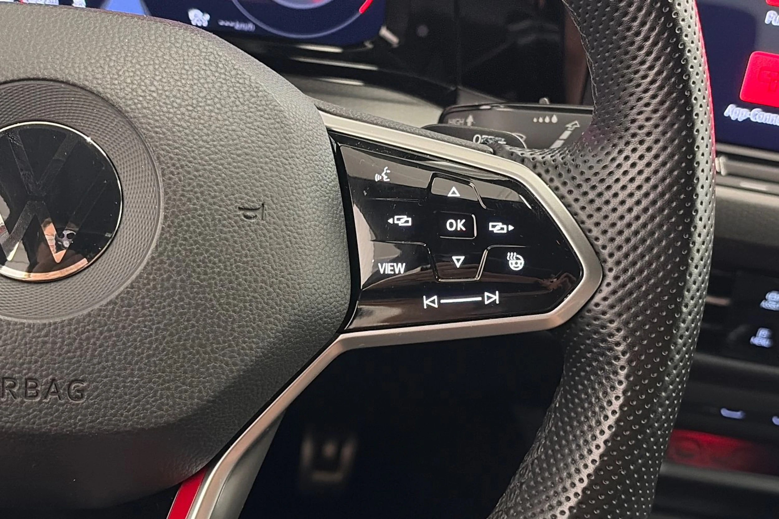 punainen Volkswagen Golf 2021 kuva 15.