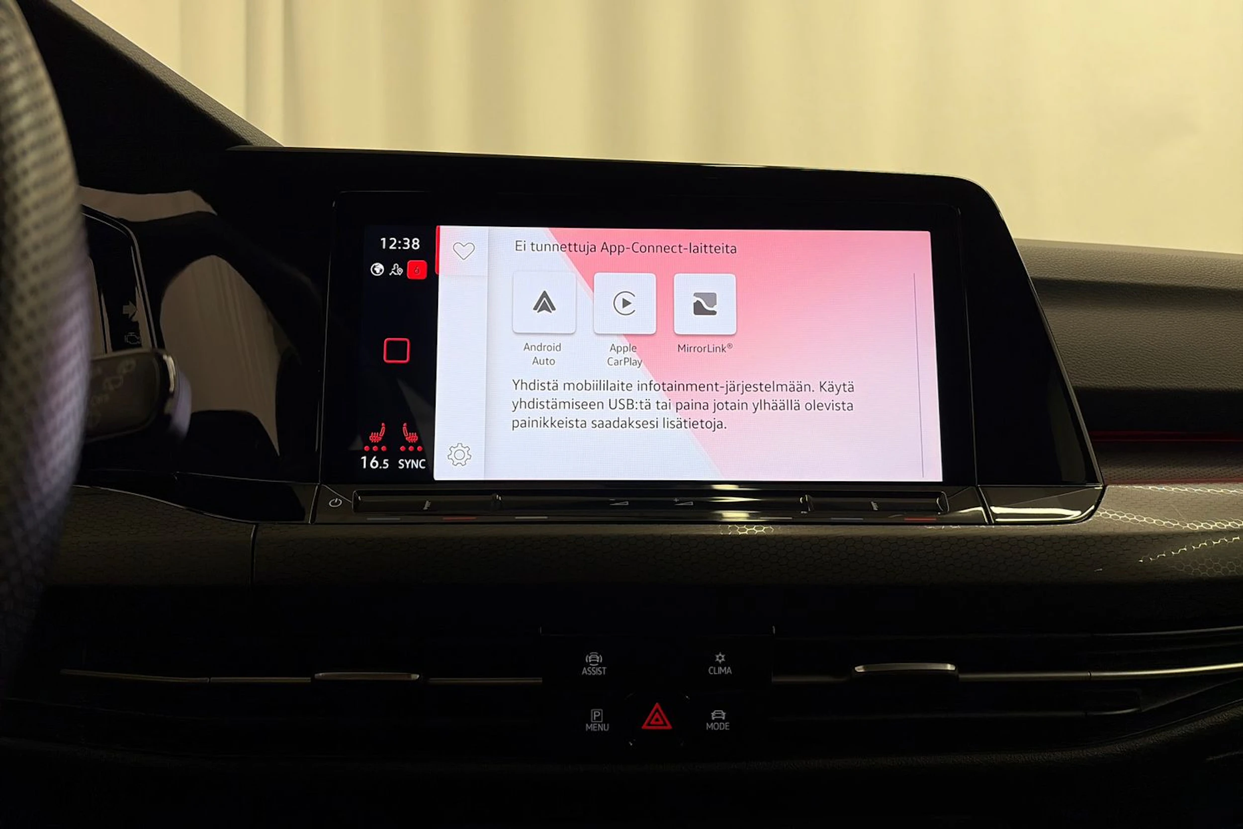 punainen Volkswagen Golf 2021 kuva 18.