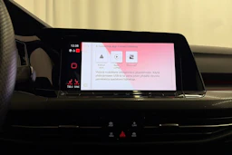 punainen Volkswagen Golf 2021 kuva 18.