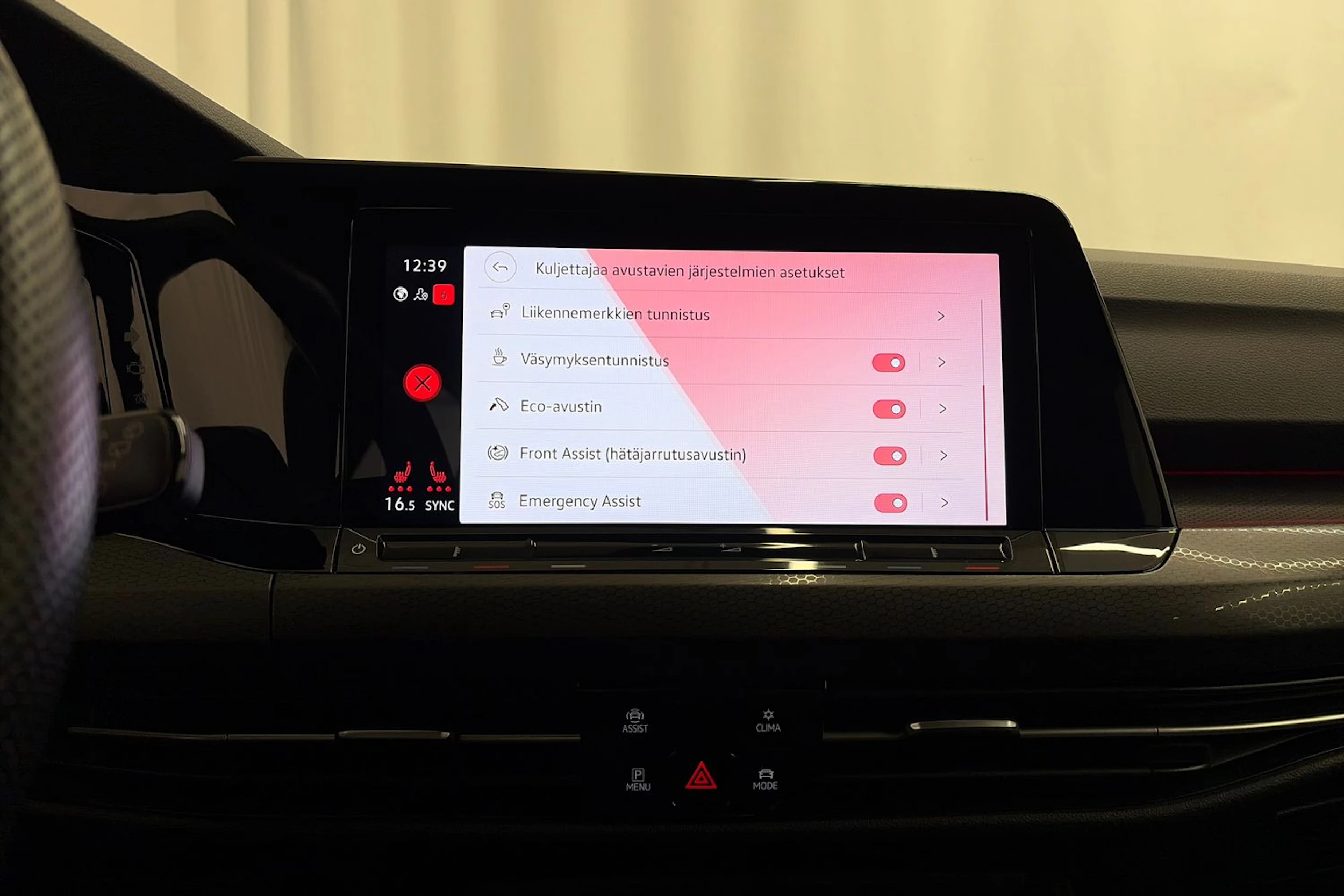 punainen Volkswagen Golf 2021 kuva 20.