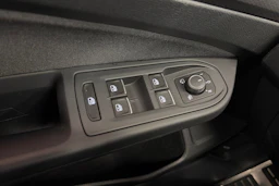 punainen Volkswagen Golf 2021 kuva 27.
