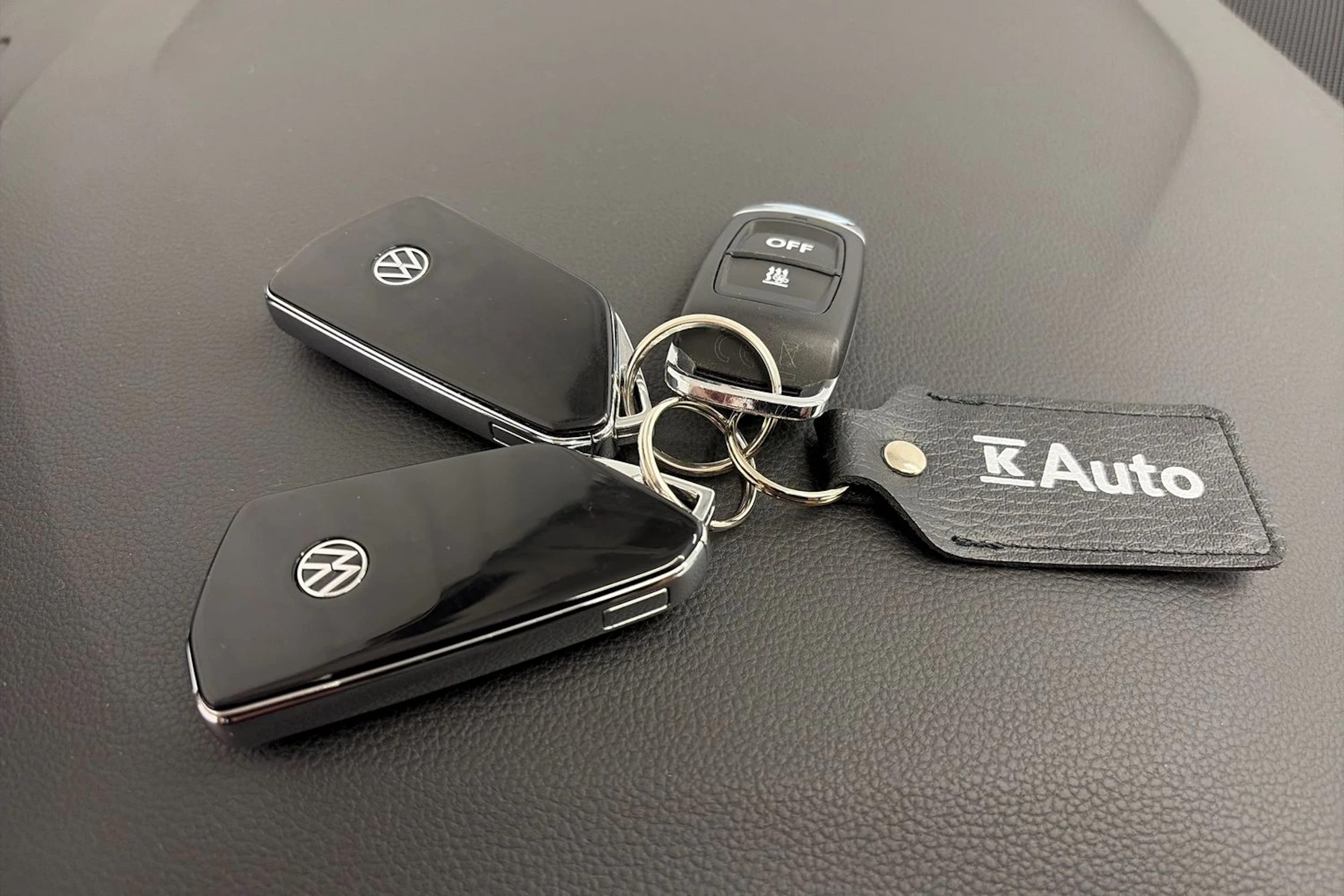 punainen Volkswagen Golf 2021 kuva 28.