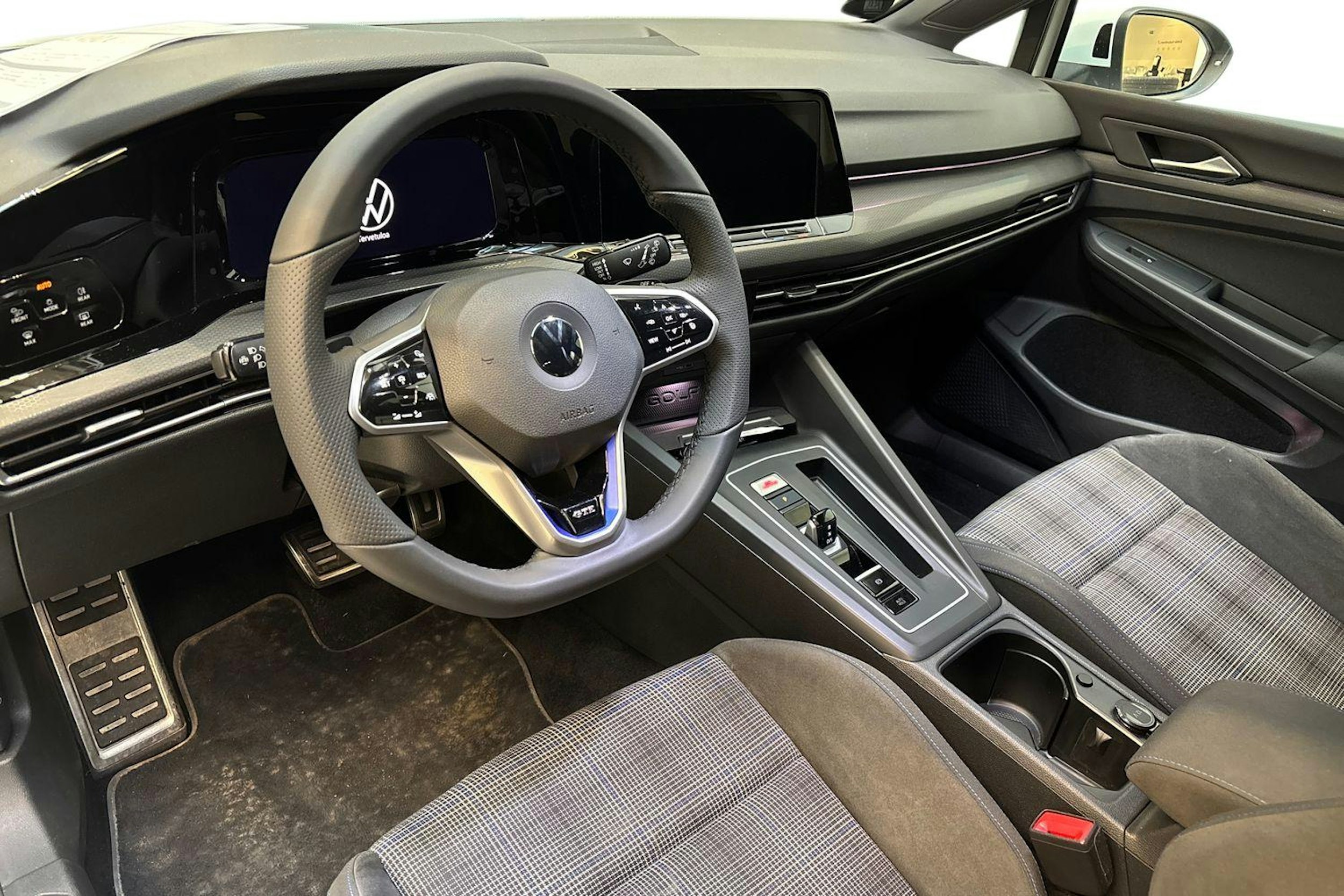 valkoinen Volkswagen Golf 2021 kuva 6.