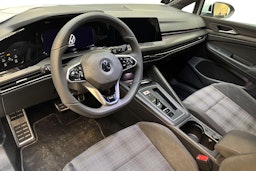 valkoinen Volkswagen Golf 2021 kuva 6.